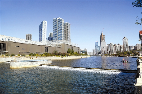 馬欄河經(jīng)過多年的污水截留、清淤改造、兩岸綠化等治理工程,現(xiàn)如今成為城市中的一條景觀河流。本報記者王華